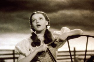 Dans le film, Dorothy, la jeune héroïne incarnée par Judy Garland, fait s'entrechoquer ses talons trois fois pour réaliser son vœu le plus cher: rentrer chez elle au Kansas (archives).